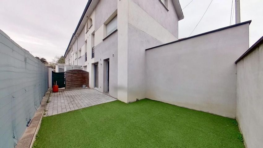 Image Façade à  maison individuelle de Bron
