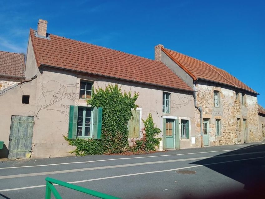 Image Façade à  maison de village de Doyet