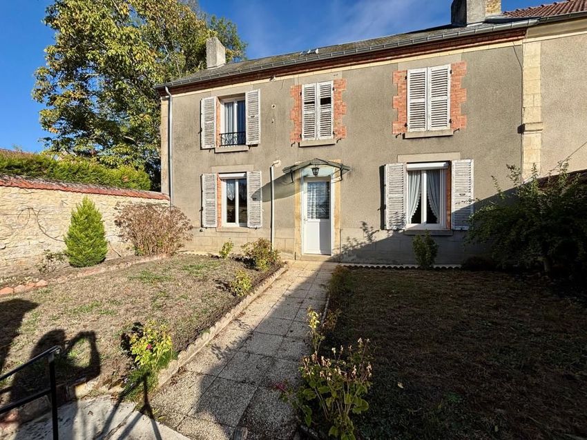 Image Façade à  maison de village de Romain