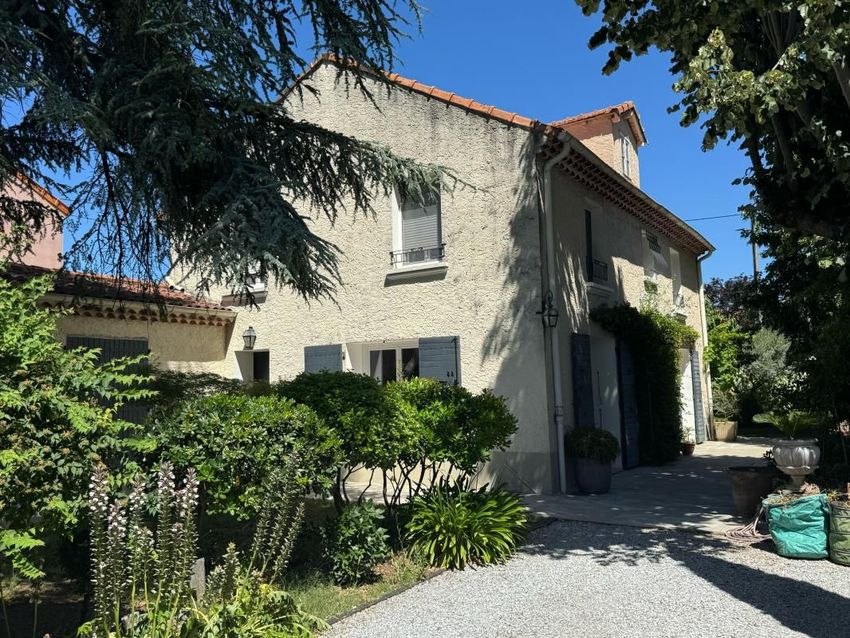 Image Façade à  propriété agricole de Montélimar