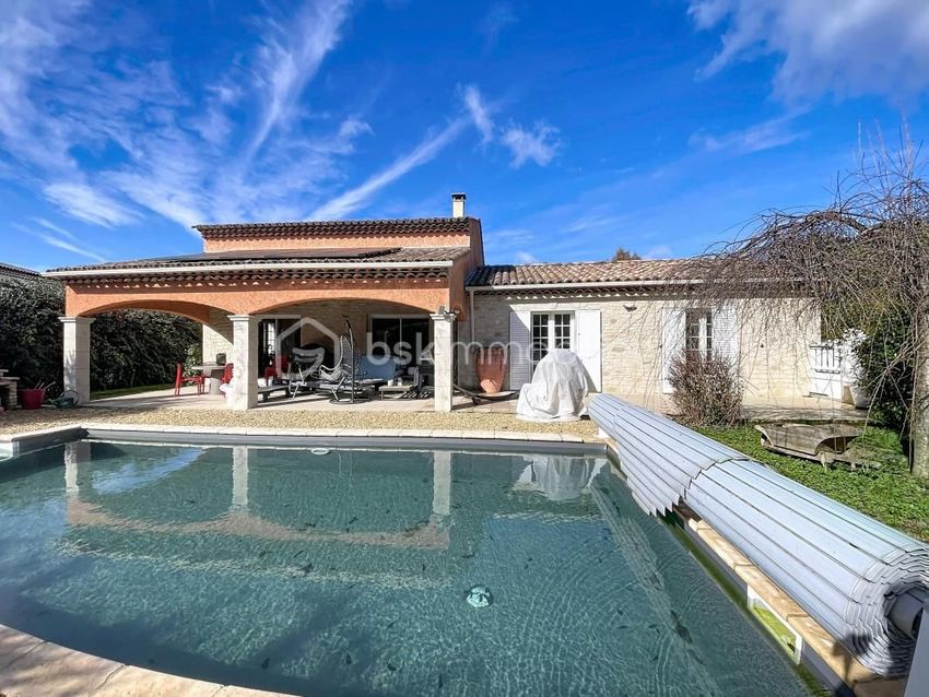 Image Façade à  maison individuelle de Pierrevert