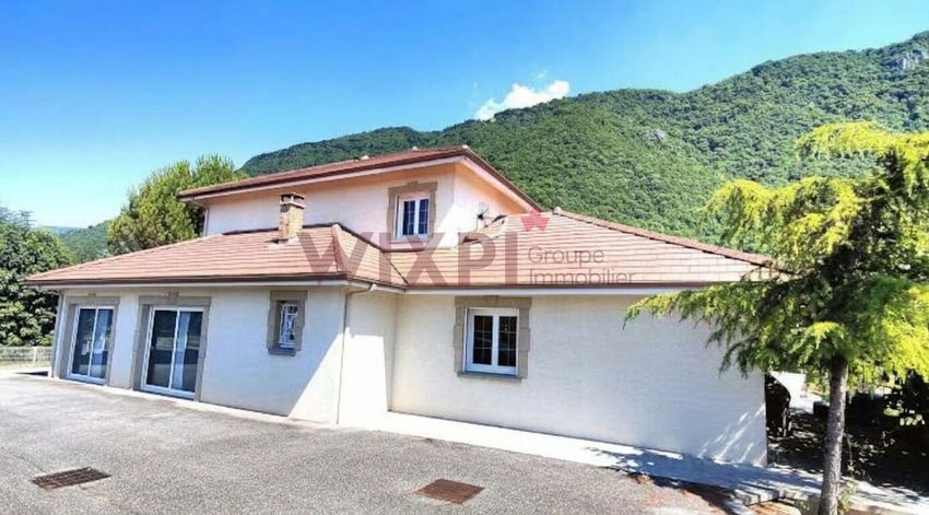 Image Façade à  manoir de Cognin-les-Gorges