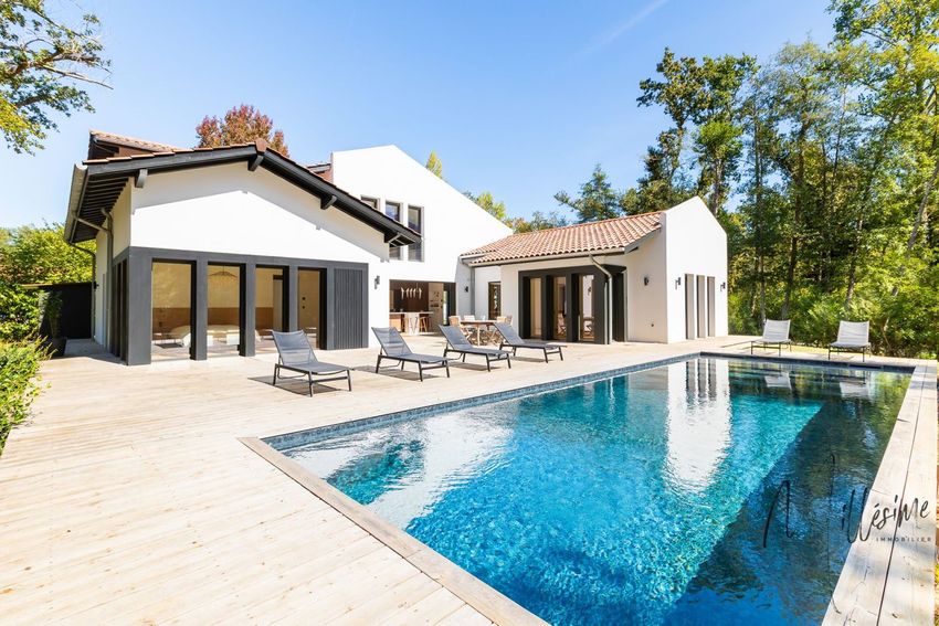 Image Piscine à  maison individuelle de 35 Chemin de Ziburia