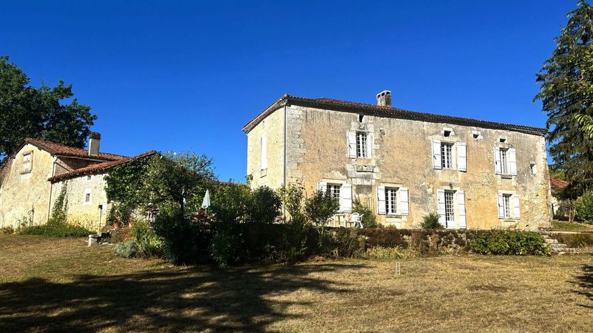 Image Façade à  maison de maître de Brantôme en Périgord