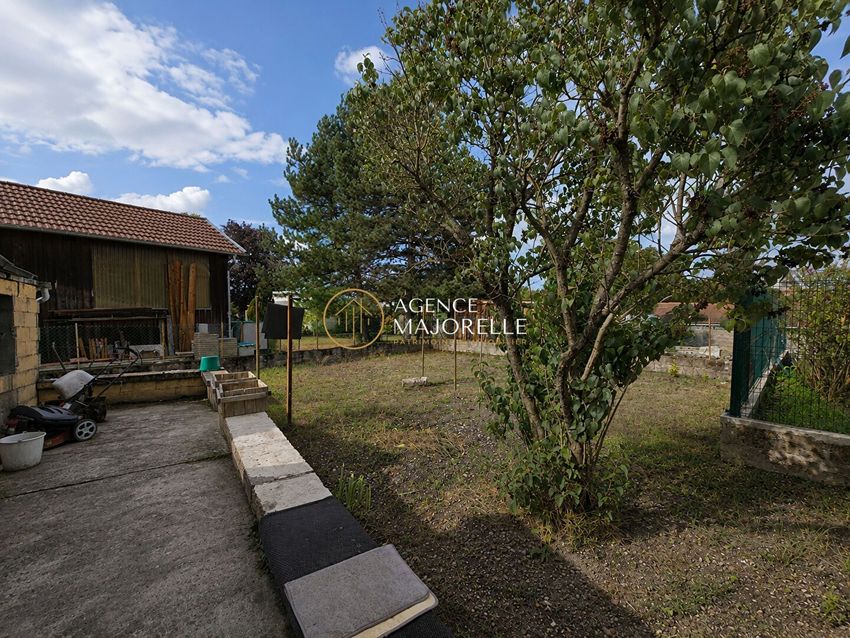 Image Façade à  maison de village de Vincey