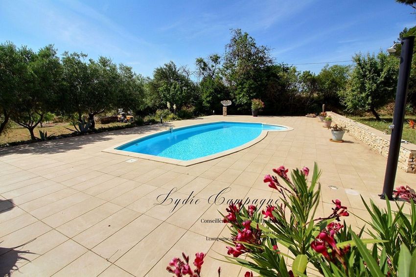 Image Piscine à  manoir de Lézignan-Corbières