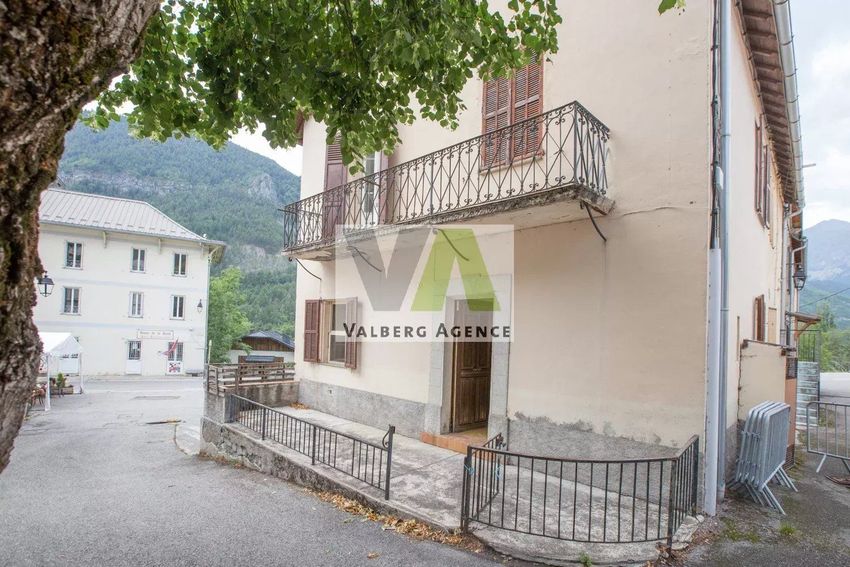 Image Façade à  maison individuelle de Villeneuve-d'Entraunes