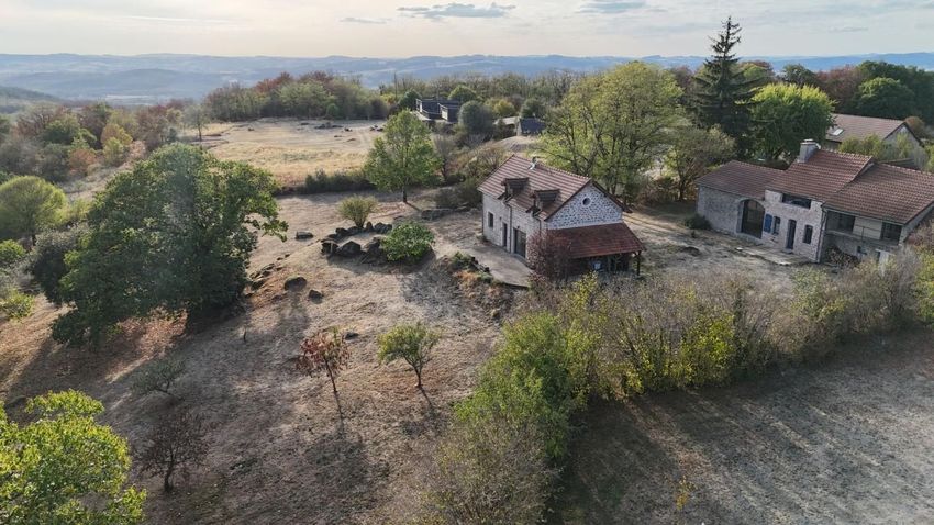 Image Vue à  propriété agricole de Mesvres
