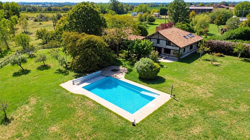 Image Piscine à  maison individuelle de Laujuzan