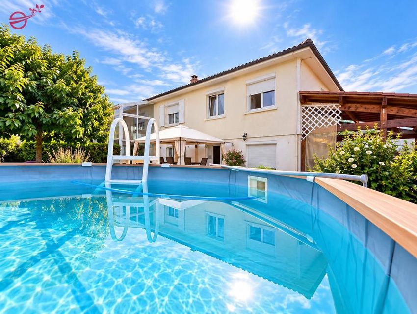 Image Piscine à  maison individuelle de Touvre