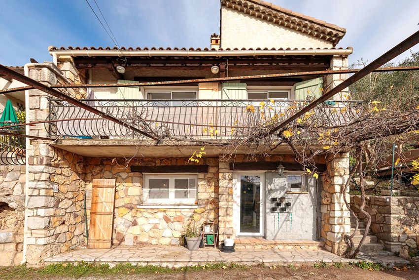 Image Façade à  maison mitoyenne de Bagnols-en-Forêt