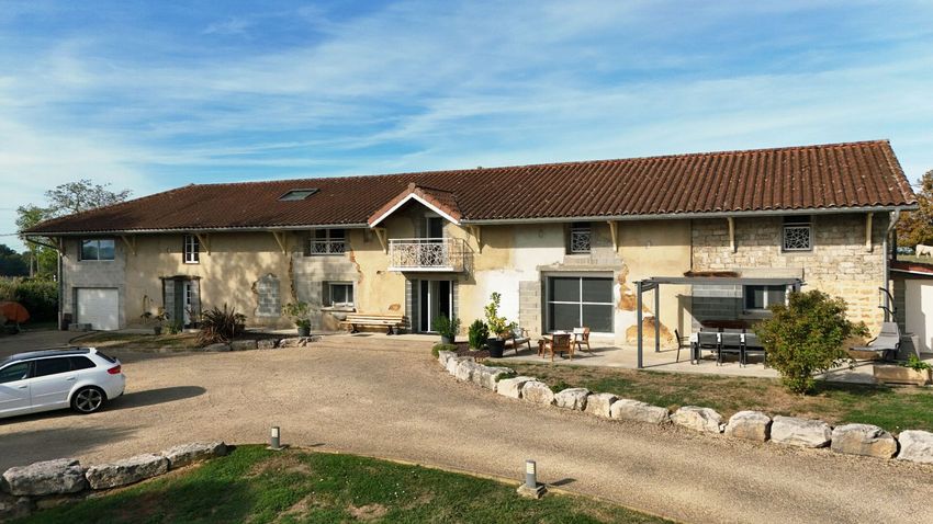 Image Façade à  maison individuelle de Pirajoux