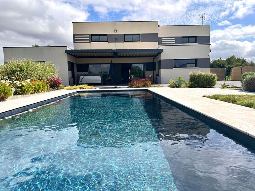 Image Piscine à  maison d'architecte de Mondoubleau