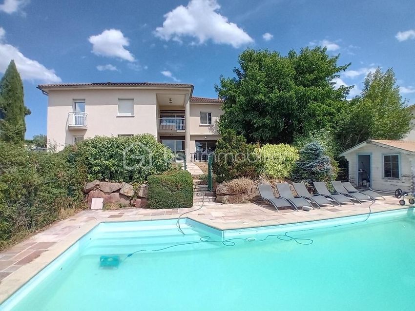 Image Piscine à  maison individuelle de Pinay