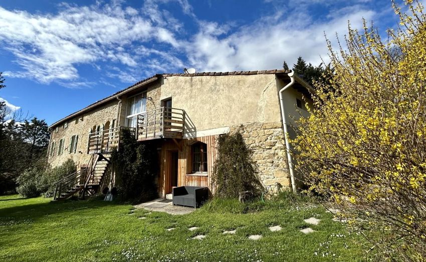 Image Façade à  propriété agricole de Plavilla