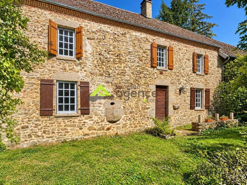 Image Façade à  propriété agricole de Saint-Sulpice-les-Champs