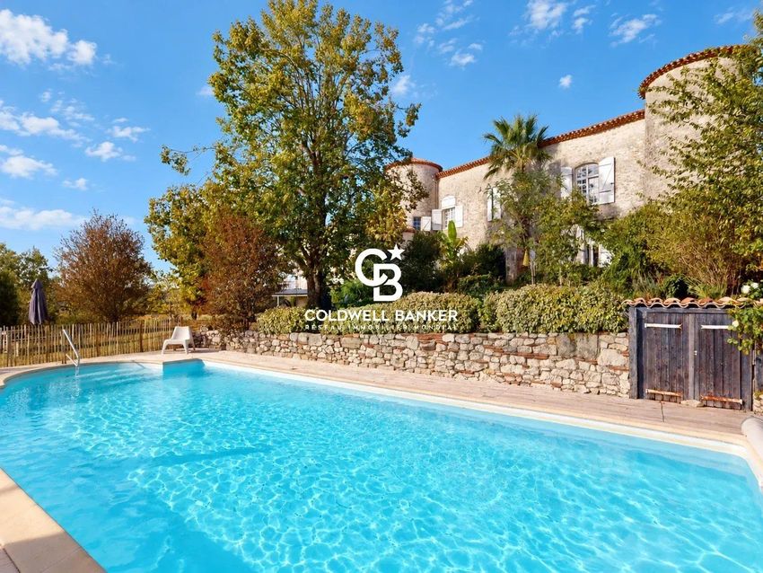 Image Piscine à  château de Villeneuve-sur-Lot