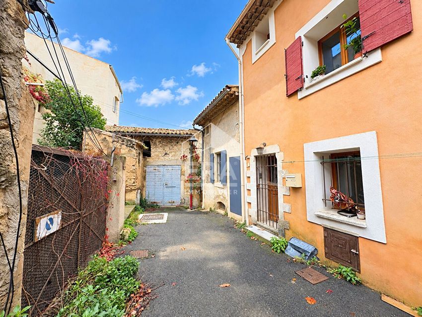 Image Façade à  maison mitoyenne de Cucuron