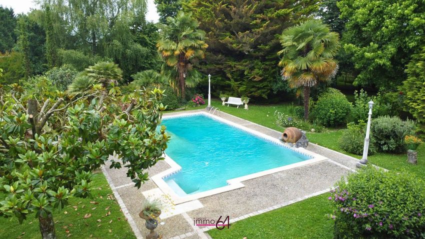 Image Piscine à  maison individuelle de Barinque