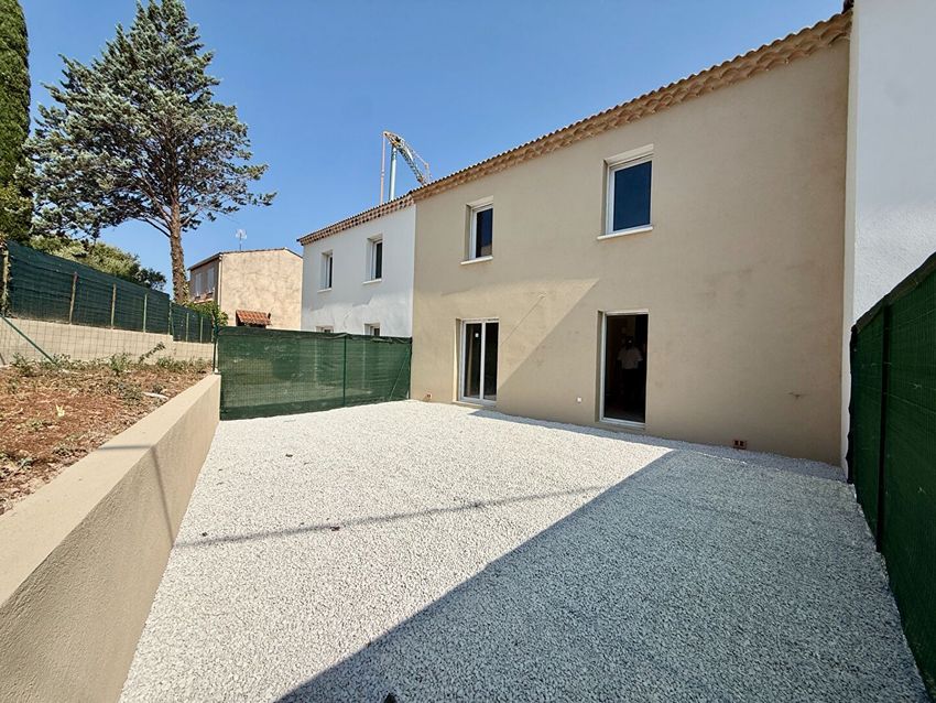 Image Façade à  maison mitoyenne de Saint-Maximin-la-Sainte-Baume