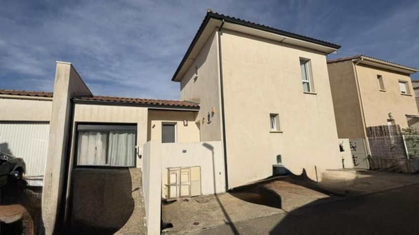 Image Façade à  maison individuelle de Redessan
