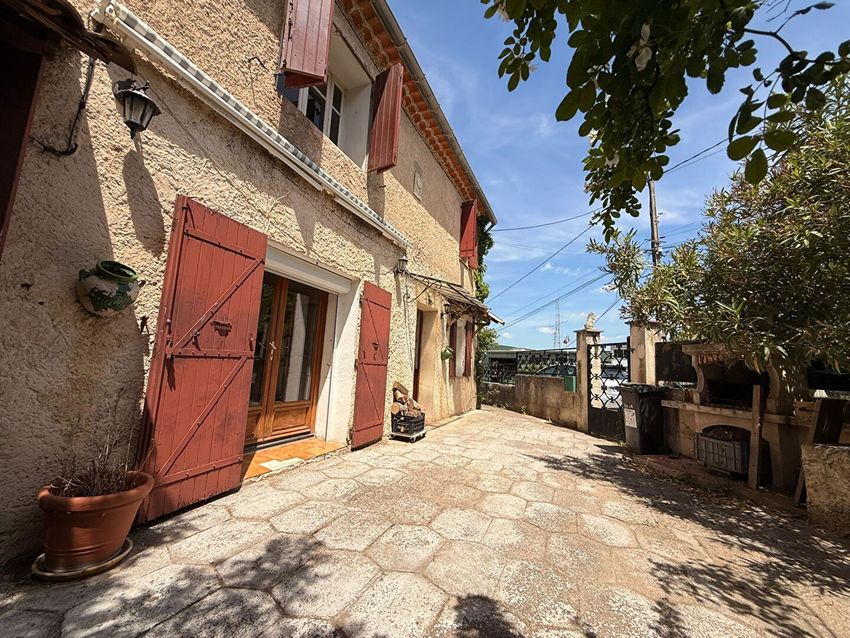 Image Façade à  maison individuelle de Mimet