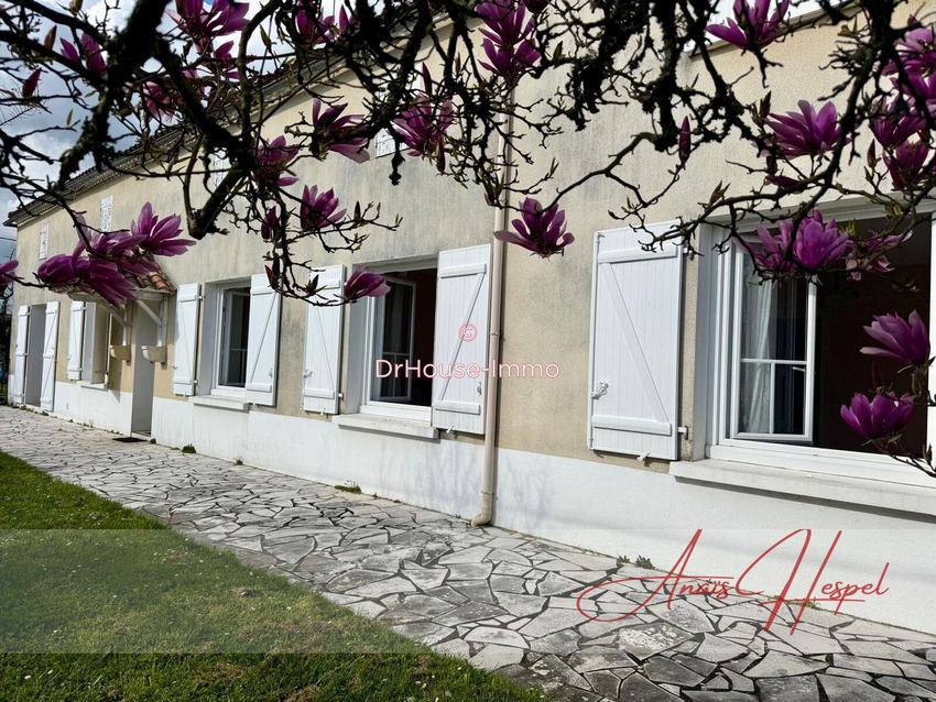 Image Façade à  villa de Bourdelles