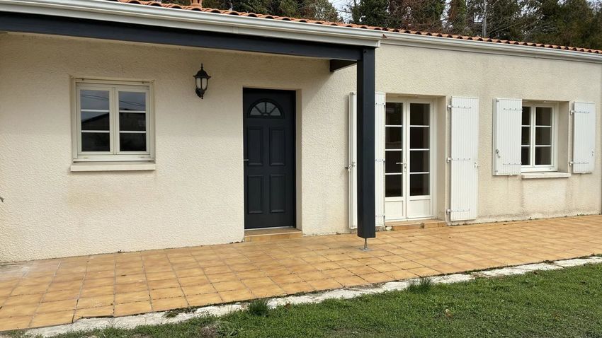 Image Façade à  maison individuelle de Vallans