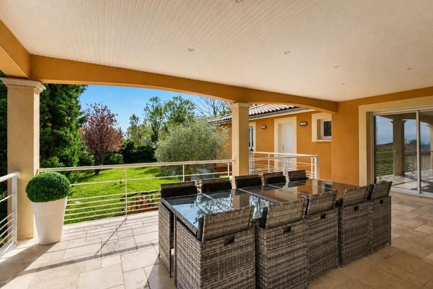 Image Terrasse à  propriété agricole de Chazay-d'Azergues