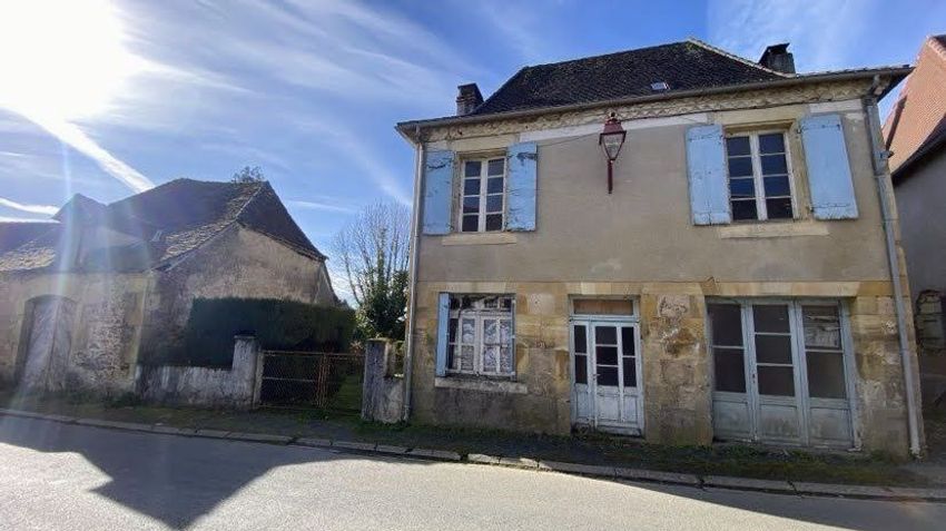 Image Façade à  maison de village de Dussac