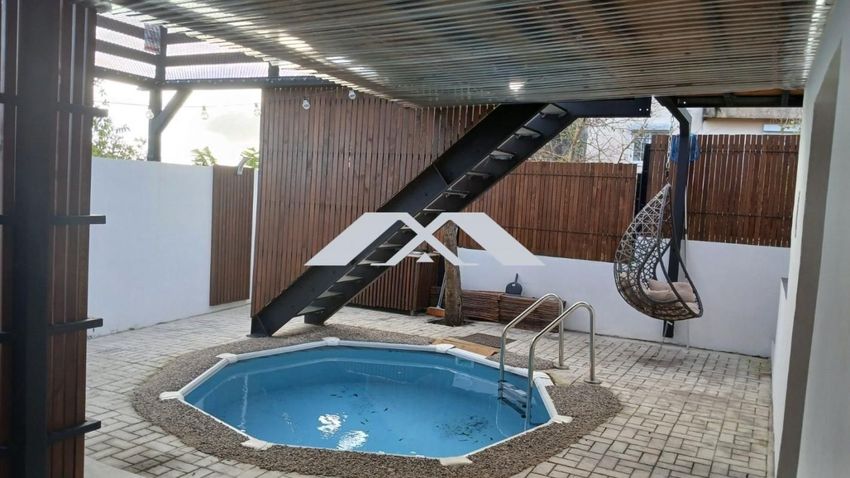 Image Piscine à  maison individuelle de Saint-Leu