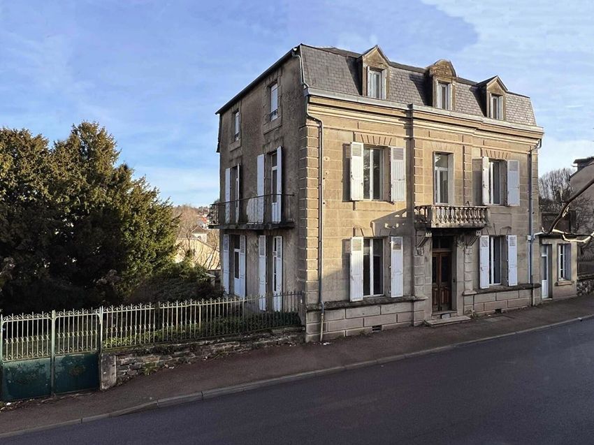 Image Vue à  maison de maître de Saint-Yrieix-la-Perche