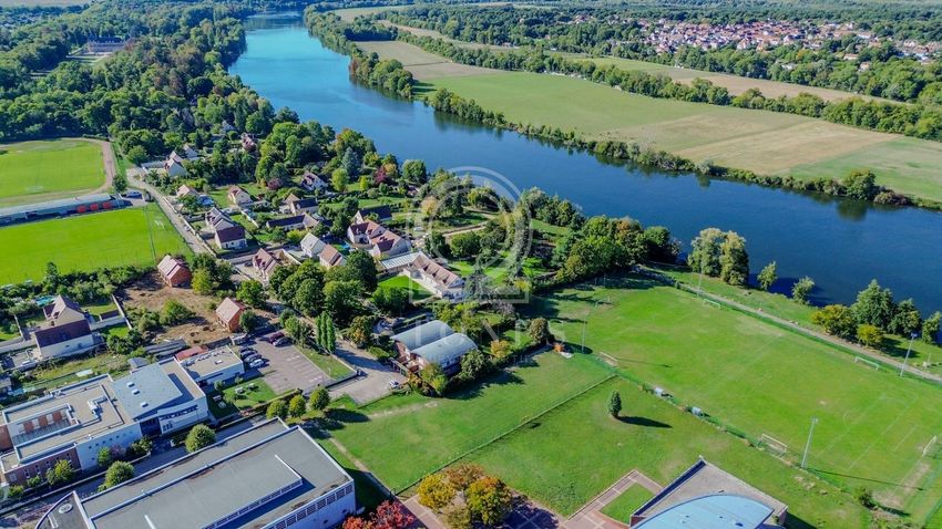Image Vue à terrain de Sans numéro Chemin des Closeaux