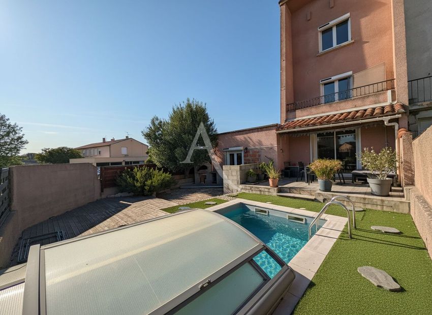 Image Piscine à  maison mitoyenne de Villalier