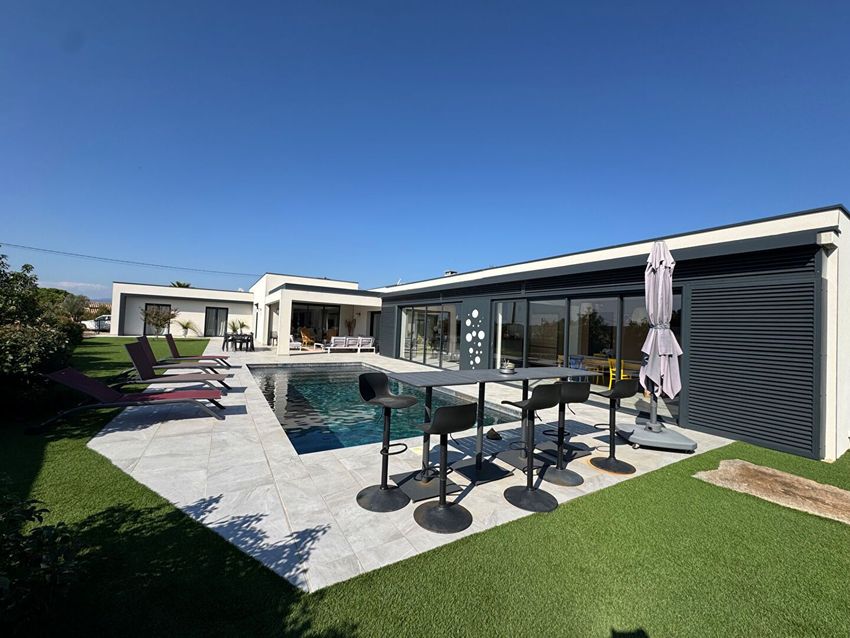 Image Piscine à  villa de Magalas