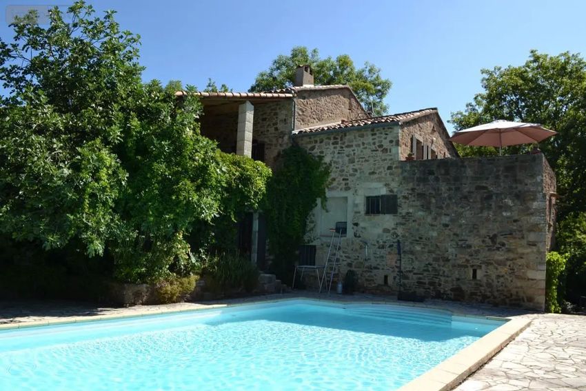Image Piscine à  maison individuelle de Chassiers