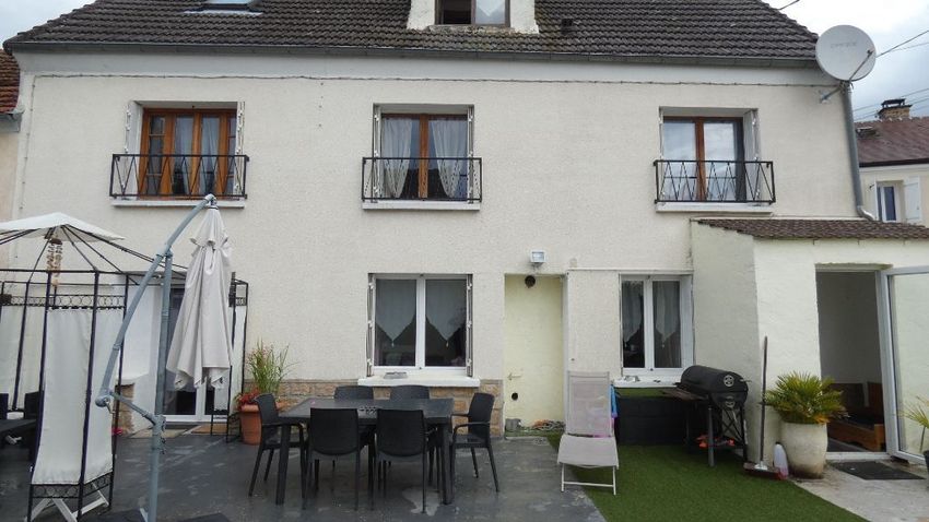 Image Façade à  maison individuelle de Montreuil-aux-Lions