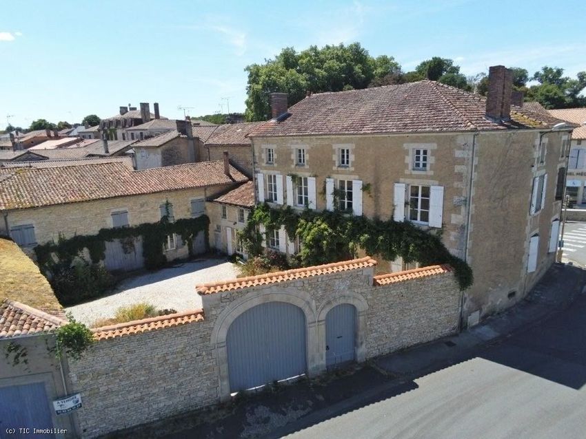 Image Façade à  propriété agricole de Champagne-Mouton