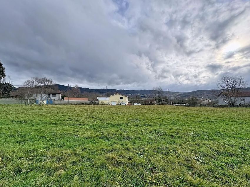 Image Vue à terrain de Cunlhat