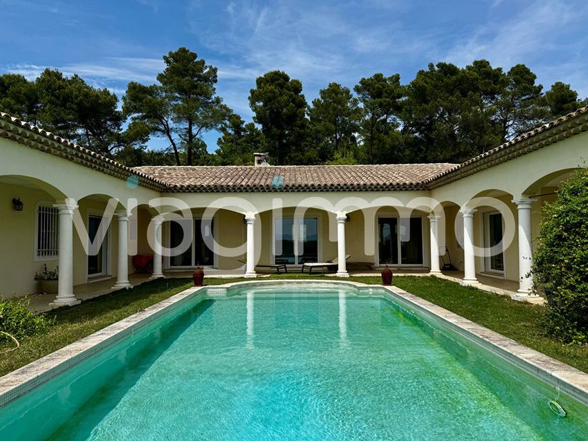 Image Piscine à  manoir de Draguignan