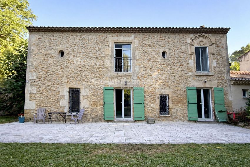 Image Façade à  maison mitoyenne de Grans