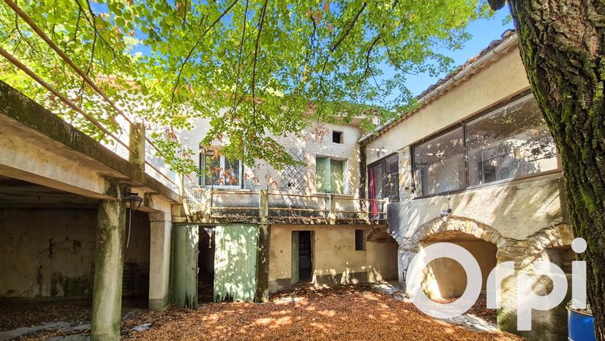 Image Façade à  maison mitoyenne de Saint-Julien-de-Peyrolas