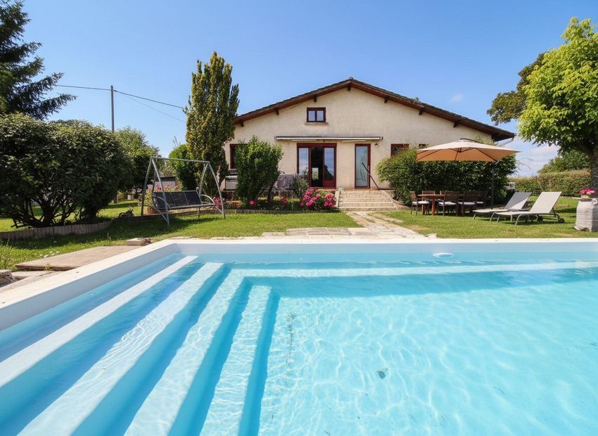 Image Piscine à  maison individuelle de Cézac