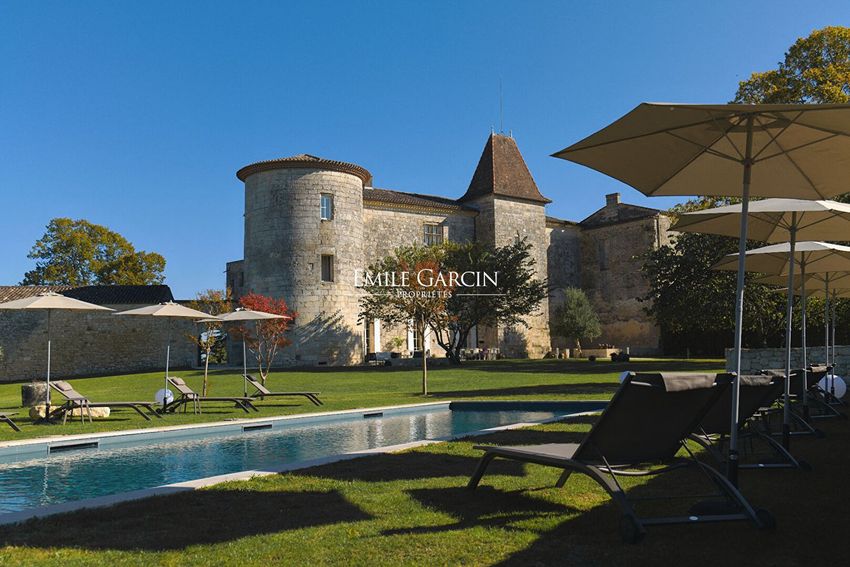 Image Façade à  manoir de Francs