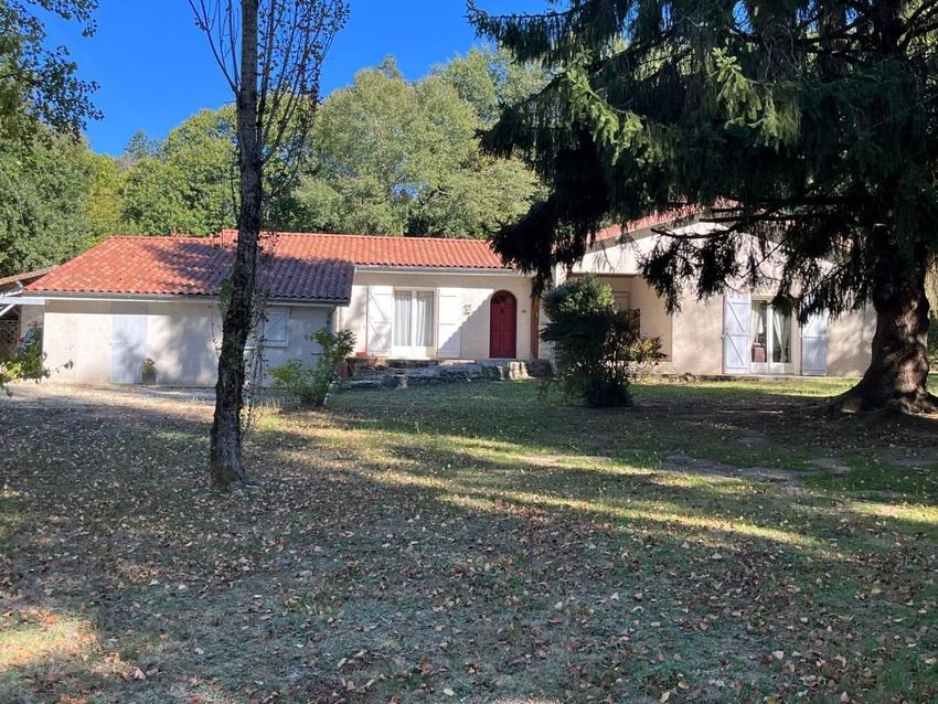 Image Façade à  maison individuelle de Terres-de-Haute-Charente