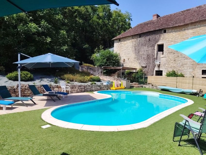 Image Piscine à  propriété agricole de Vaux-sur-Vienne