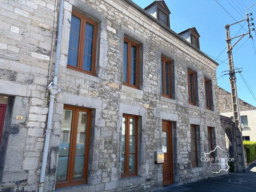 Image Vue à  maison de village de Givet