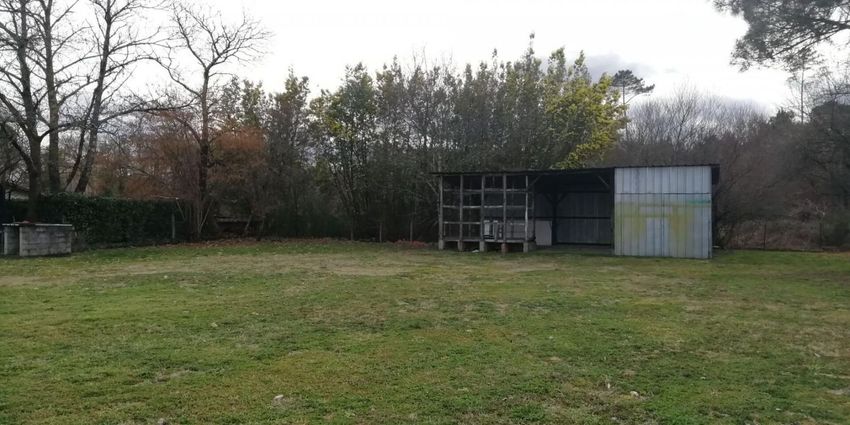 Image de terrain à Ygos-Saint-Saturnin