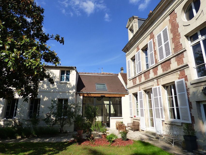 Image Façade à  maison de maître de Compiègne