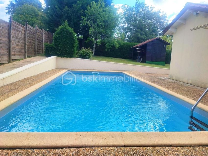 Image Piscine à  maison individuelle de Creysse